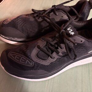 WORN ONCE Mens Keen WK400 Breathable Walking Shoes Size 11